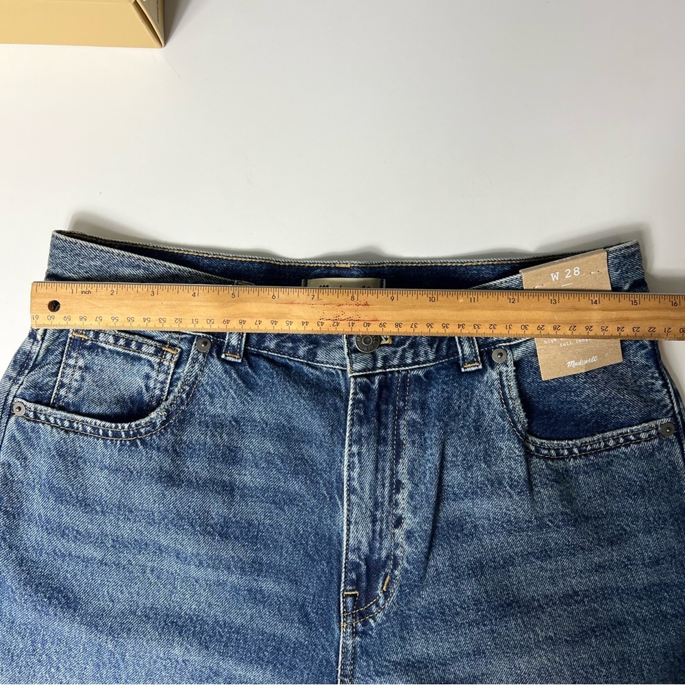 Madewell Superwide-Leg Jeans
Concho Wash Color Size 28
NWT - Picture 9 of 15